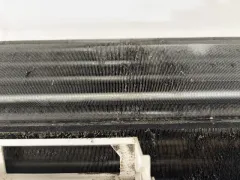 お掃除機能付きエアコンの作業前