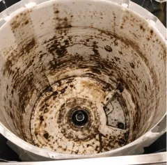 貯水槽の汚れは臭いの元・・・の作業前