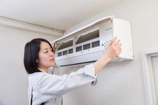 女性スタッフ対応可！全機種対応のロボ付きエアコンクリーニング
