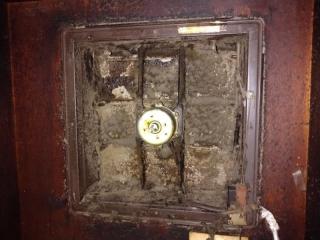 プロペラ型換気扇クリーニング　部分分解