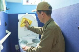 クジラが空を飛ぶ トイレクリーニング