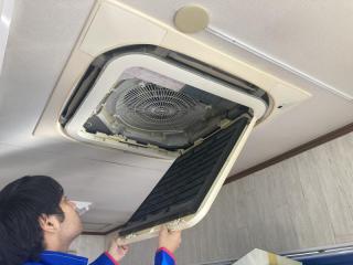 天井取り付け型エアコンクリーニング