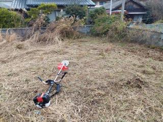 草刈サービス・専用の機材を使用しスピーディかつ丁寧！