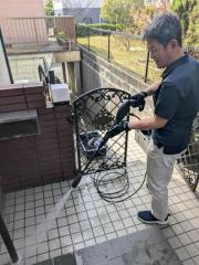 【玄関タイル洗浄】見違える美しさ！カビ・黒ずみ徹底洗浄！