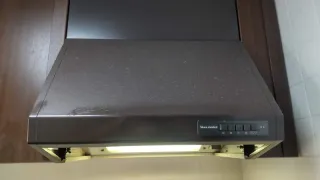 職人の技術でレンジフード換気扇の油汚れを一掃いたします。