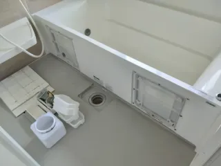 浴室内 脱衣所の水垢 カビ 石鹸カス 汚れ 清掃