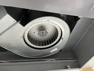 ベタベタ換気扇、ピカピカにします。