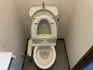 トイレクリーニング！黄ばみ、カルキ除去！！