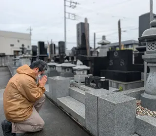 お墓参り、清掃　¥8,000〜ライトプラン