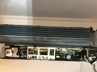 壁掛け型（お掃除機能付き）エアコンクリーニング