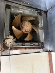 ⁠頑固なベタつき油もすっきり！プロペラ換気扇・羽根丸洗い分解クリーニング⁠)