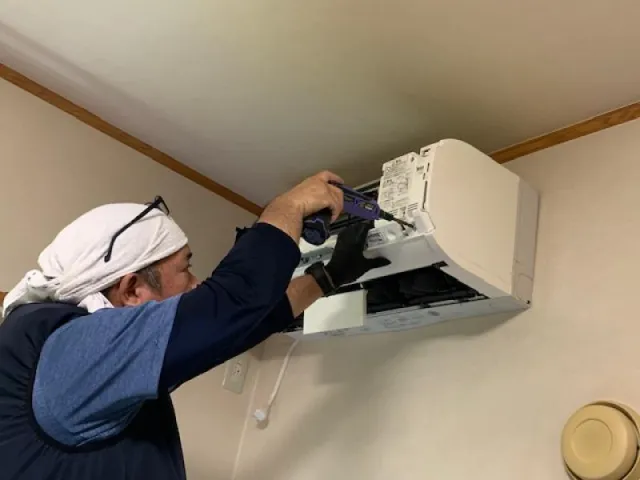 広島市東区 福田　お掃除機能付 日立白くまくん エアコンクリーニング