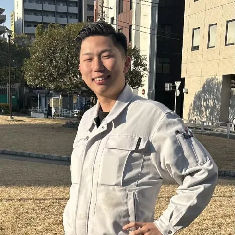 お墓参り・墓石クリーニングのプロのスタッフ