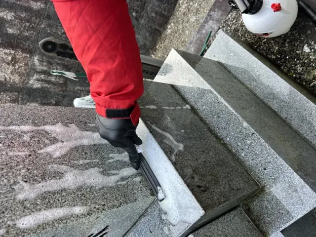【立ち会い不要】真心込めて墓石を丁寧に清掃｜作業前後の写真報告付きのサービス写真
