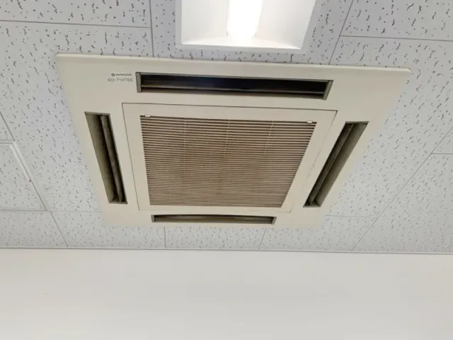 【天井埋込型エアコン】空気まで気持ちいいエアコンクリーニング のサービス写真