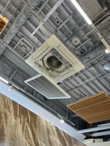 【天井埋込型エアコン】空気まで気持ちいいエアコンクリーニング のサービス写真