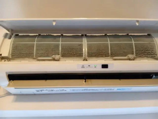 カビの臭いが気になる方は一度掃除してみませんか？の作業前