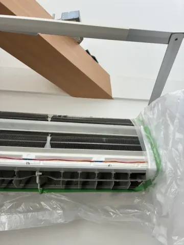 プロの技で徹底分解！お掃除機能付きエアコン高圧洗浄・消臭カビ取りプラン⁠のサービス写真