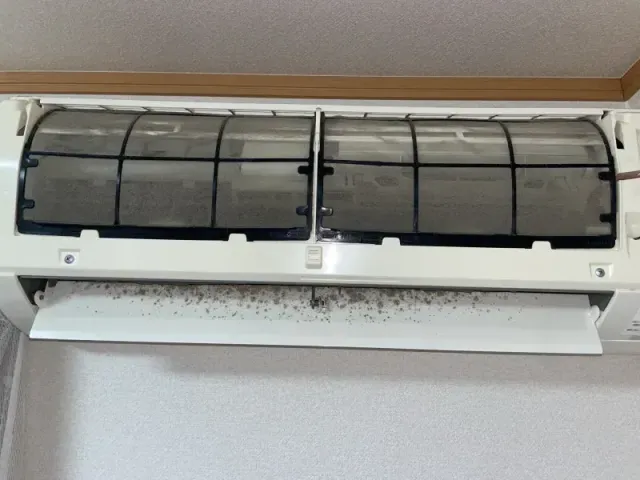 ★★新規出店の特別価格★★9000円→6000円♪お得にエアコン洗浄！！の作業前